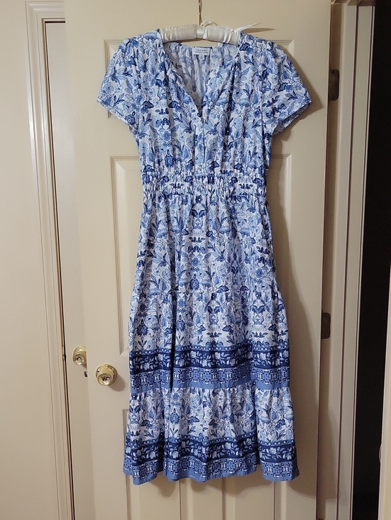 Tahari Arthur S Levine Dresses & Skirts - NWOT Blue Floral V-Neck Midi Dress